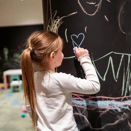 Spark By Hilton אתר נופש 3*