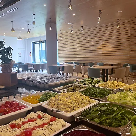 Spark By Hilton אתר נופש פוביירובו