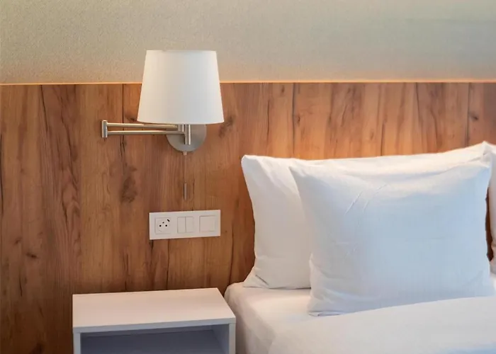 Spark By Hilton אתר נופש פוביירובו